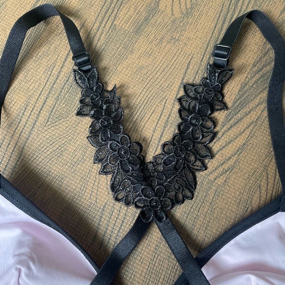 NWOT PINK Victoria’s Secret Daisy Lace Bralette, Ombré Pink/Black - Picture 10 of 10